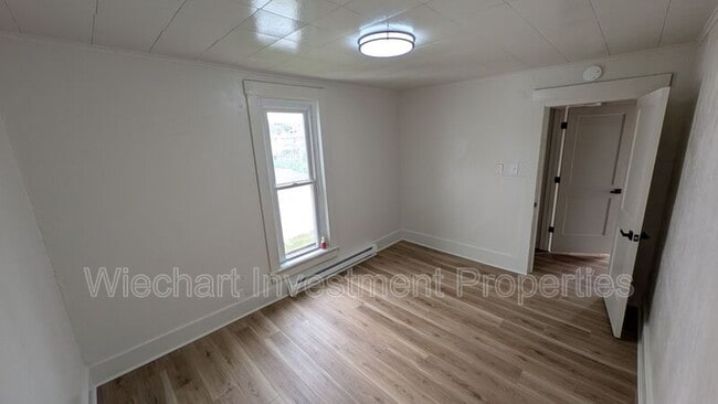 Building Photo - 1028 W Wayne St