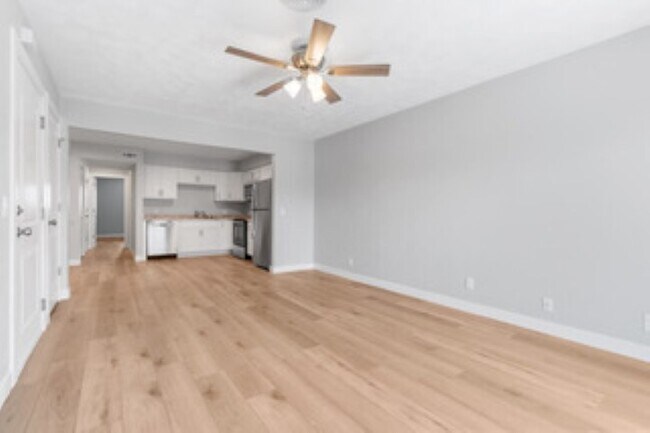 Building Photo - 1646 W 42nd St