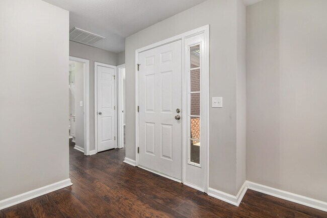 Foto del edificio - 2020 Edgewood Dr