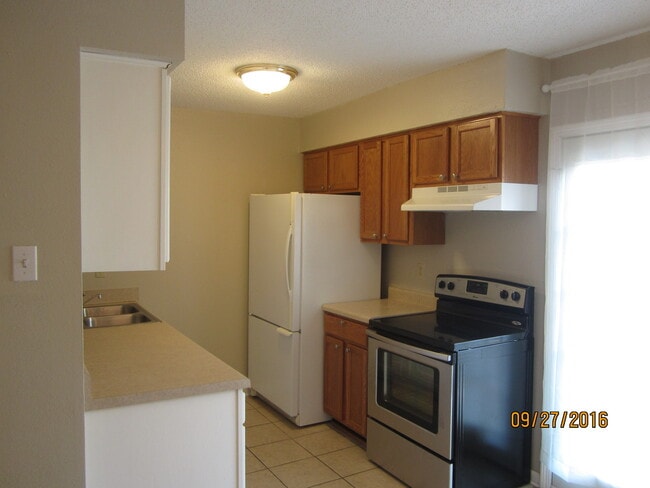 Building Photo - 631 Cedarwood Dr