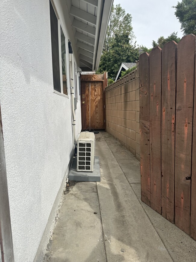Foto del edificio - 11367 Darby Ave