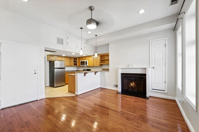 Building Photo - 1008 N St NW