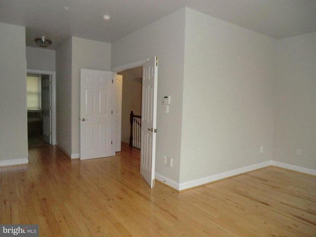 Building Photo - 1242 Harbor Island Walk