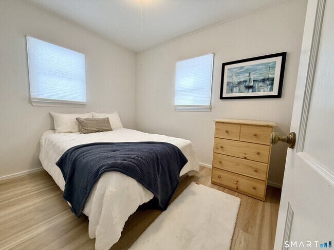 Foto del edificio - 11 Bogus Hill Rd