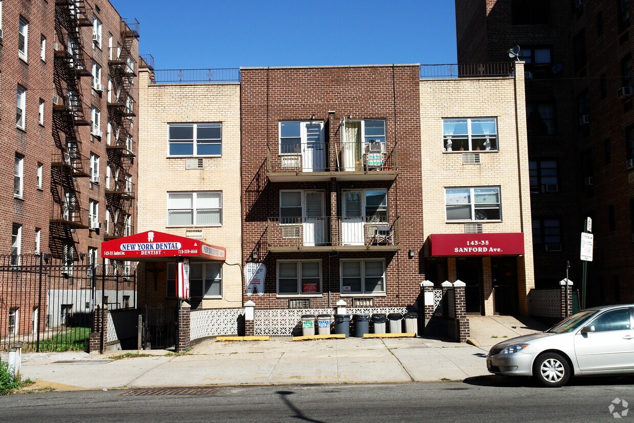 Foto del edificio - 14335 Sanford Ave