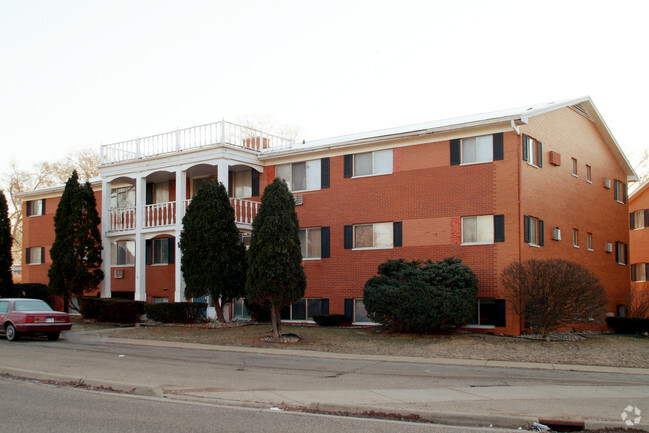 Building Photo - Ballenger Manor