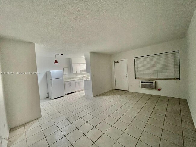 Building Photo - 6511 Santona St