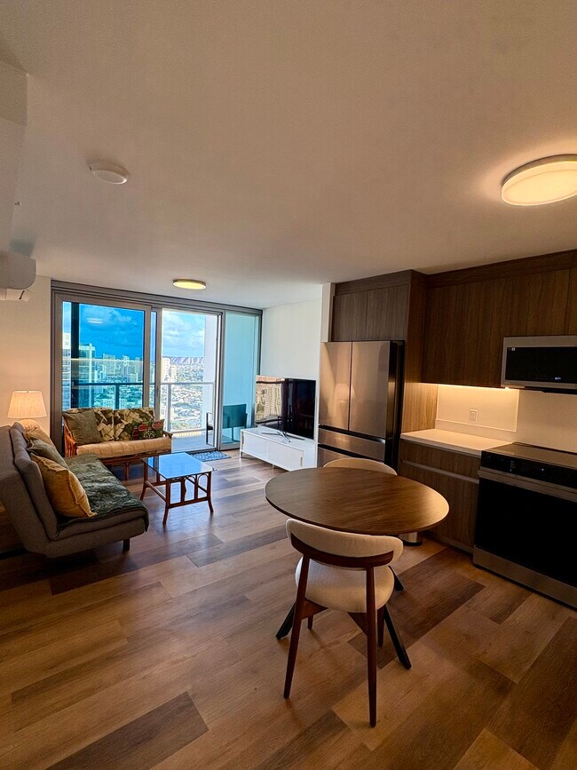 Sala de estar y cocina - 1515 Liona St