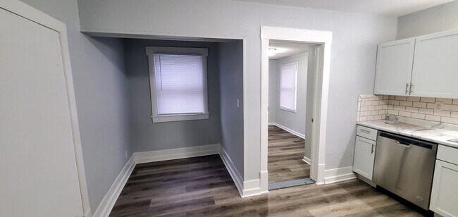 Building Photo - 301 Herschel St