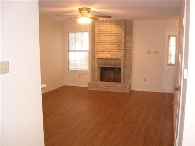 Foto del edificio - 8400 Jamestown Dr