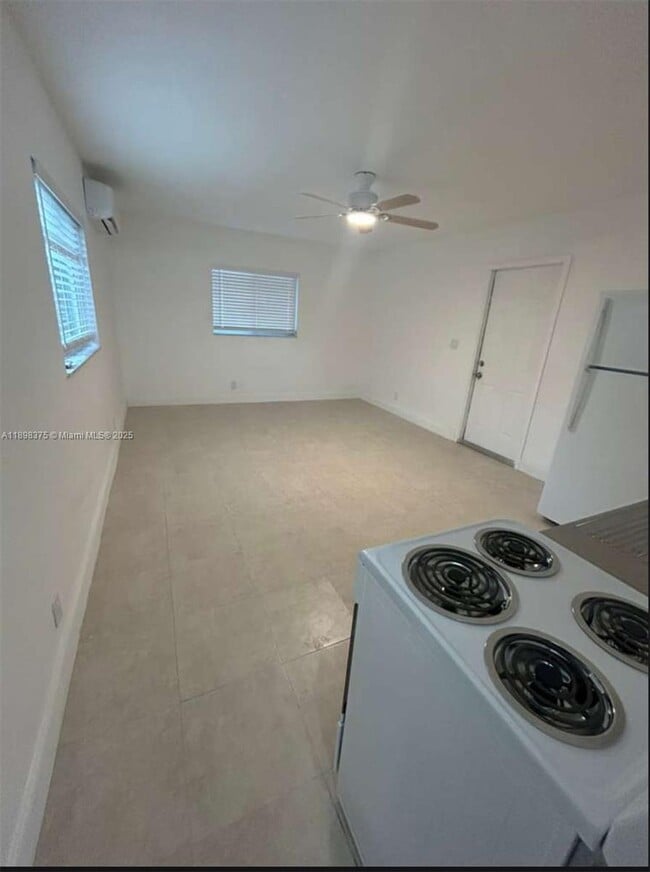 Building Photo - 1450 NW 20th Ct