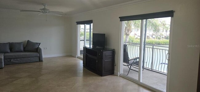 Foto del edificio - 8822 Bay Pointe Dr