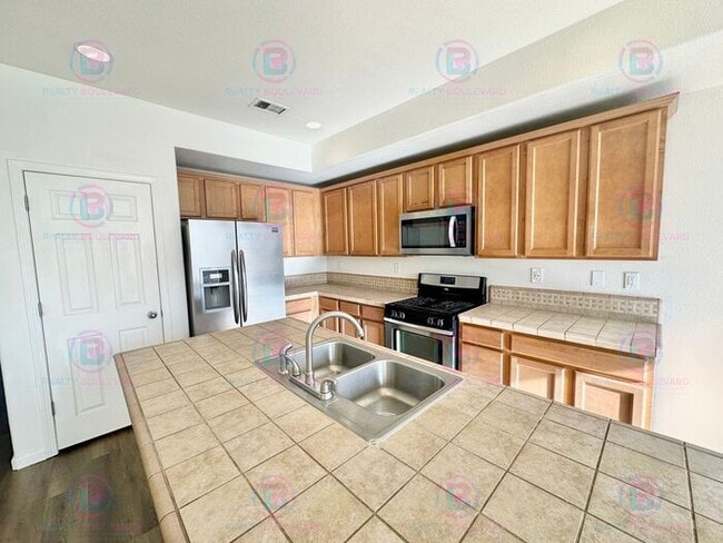 Building Photo - 1/2 Month Free - Look & Lease Same Day!!! Spacious 4-Bedroom 3 Bath, 3 Car Garage Home with Loft,...