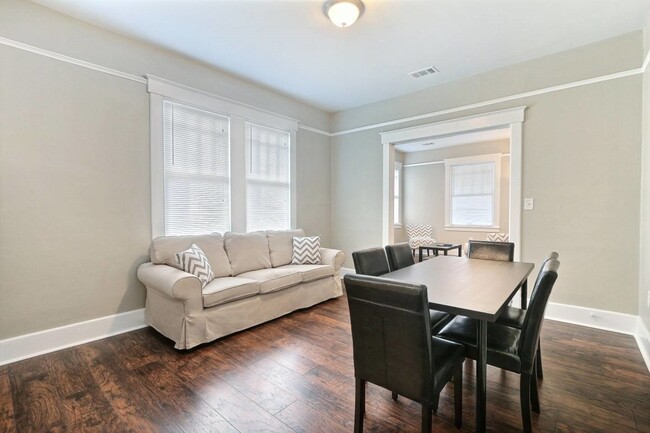 Building Photo - Large Downtown 3BR/2BA House For Rent Walk...