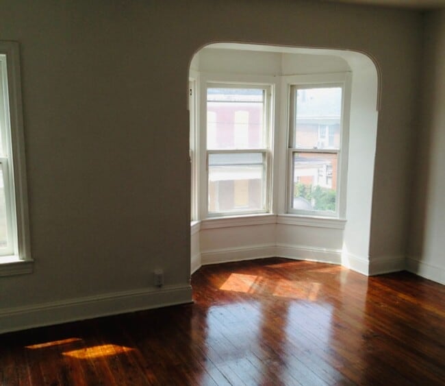 Building Photo - 527 E Philadelphia St