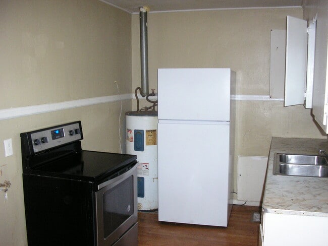 Building Photo - 1637 Johnson Dr