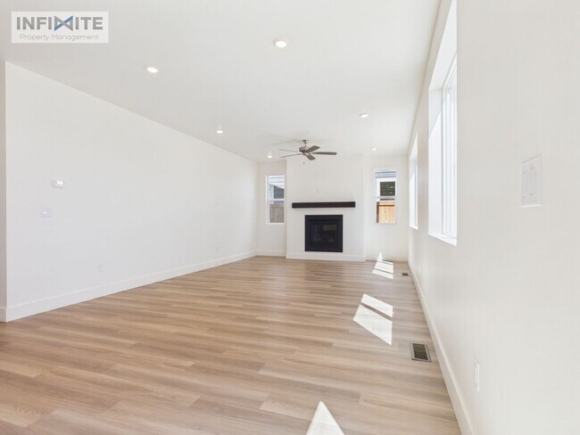 Foto del edificio - 4 Bedroom in Northwest Crossing