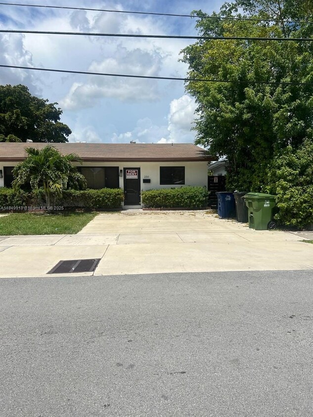 Primary Photo - 250 SW 10th Ave