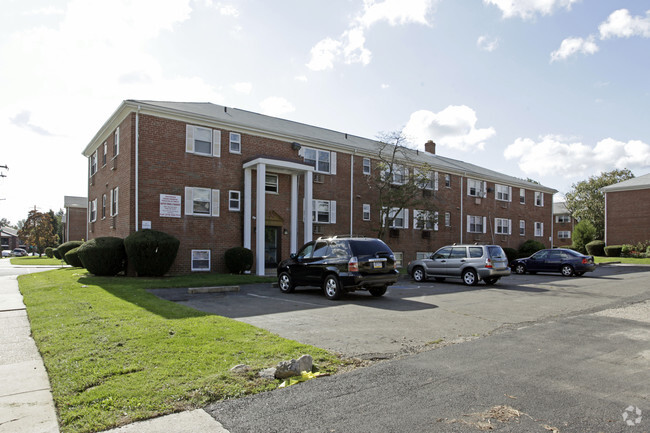 Building Photo - Beyerwood Apartments
