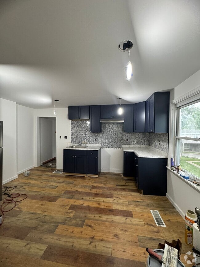 Building Photo - 223 Hopewell Rd