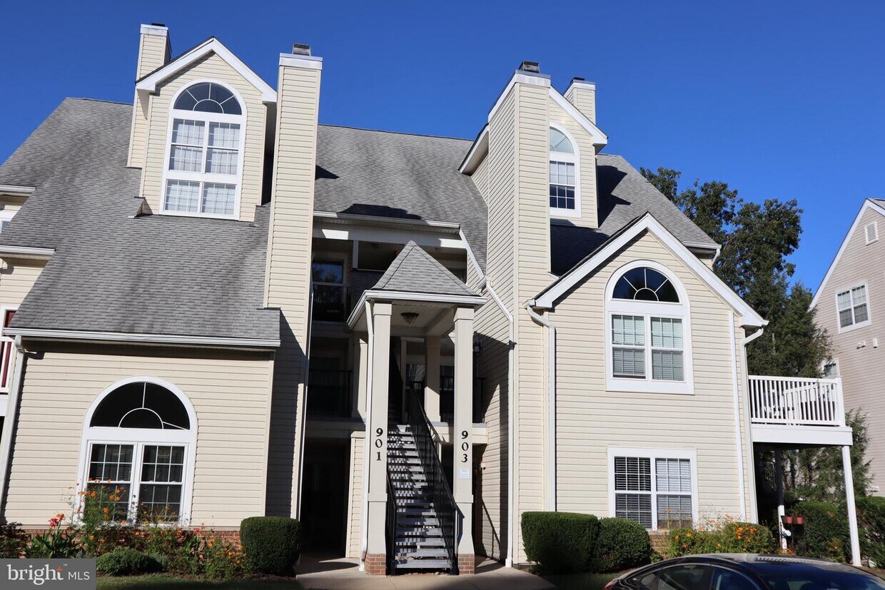 Foto principal - 901 Hillside Lake Terrace