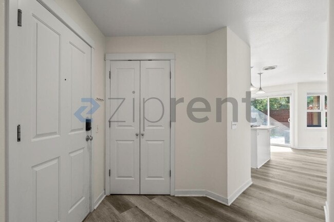Building Photo - Unit 102