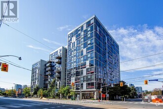 Building Photo - 60-260 Bathurst St