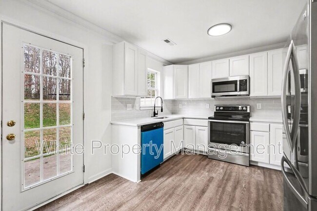 Foto del edificio - 242 Amir Cir