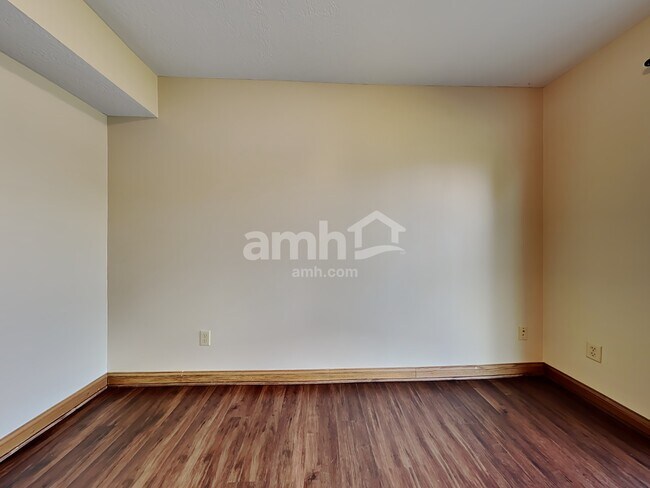Foto del edificio - 419 Douglas Ave