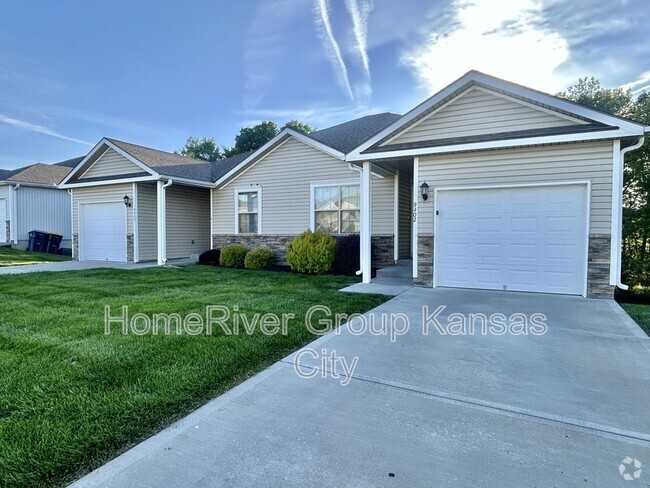 Building Photo - 9402 N Robinhood Ave