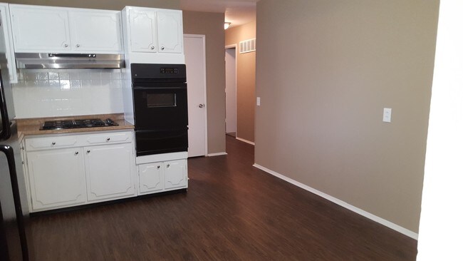 Building Photo - 1395 Redbird Dr