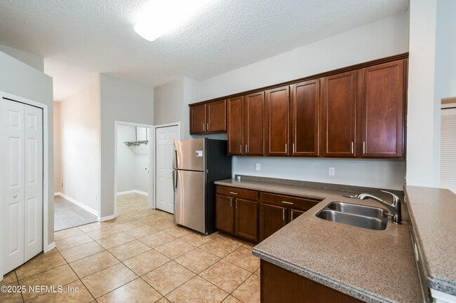Building Photo - 9941 Rose Creek Ct