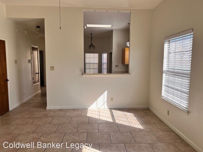 Building Photo - 2 br, 2 bath House - 5401 Luttrell Ct NE