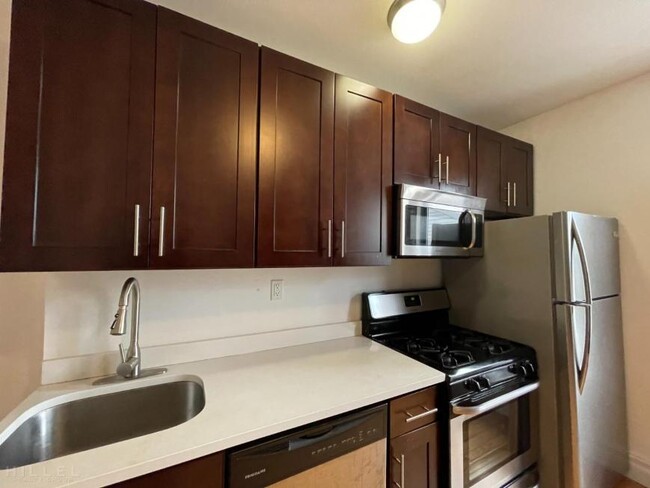 Building Photo - 2 bedroom in ASTORIA NY 11105