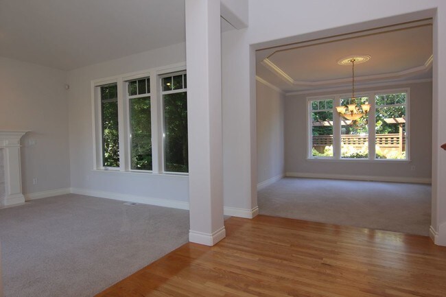 Building Photo - Must See Renton Home