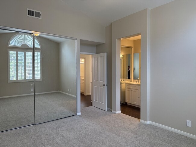 Building Photo - 1602 Reggio Aisle