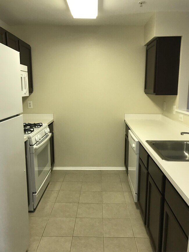 Foto del edificio - 14100 Farnsworth Ln