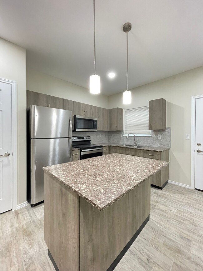 Foto del edificio - 5201 N Winona Dr