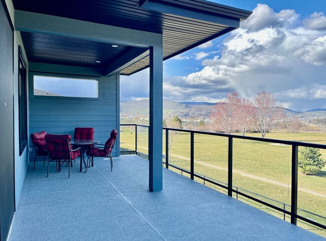 Photo du bâtiment - 975 Mt Burnham Rd