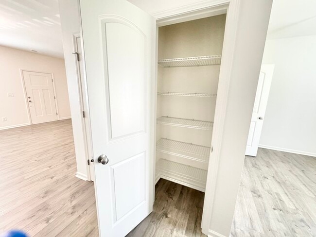 Building Photo - 3BD/2.5BTH townhome located in the Villages at Mallard Creek
