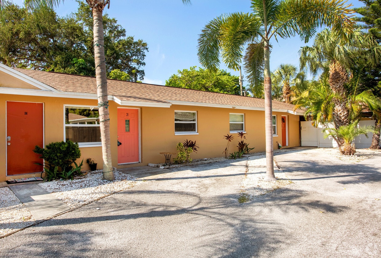 2504 Bay Blvd, Indian Rocks Beach, FL 33785 Apartments in Indian