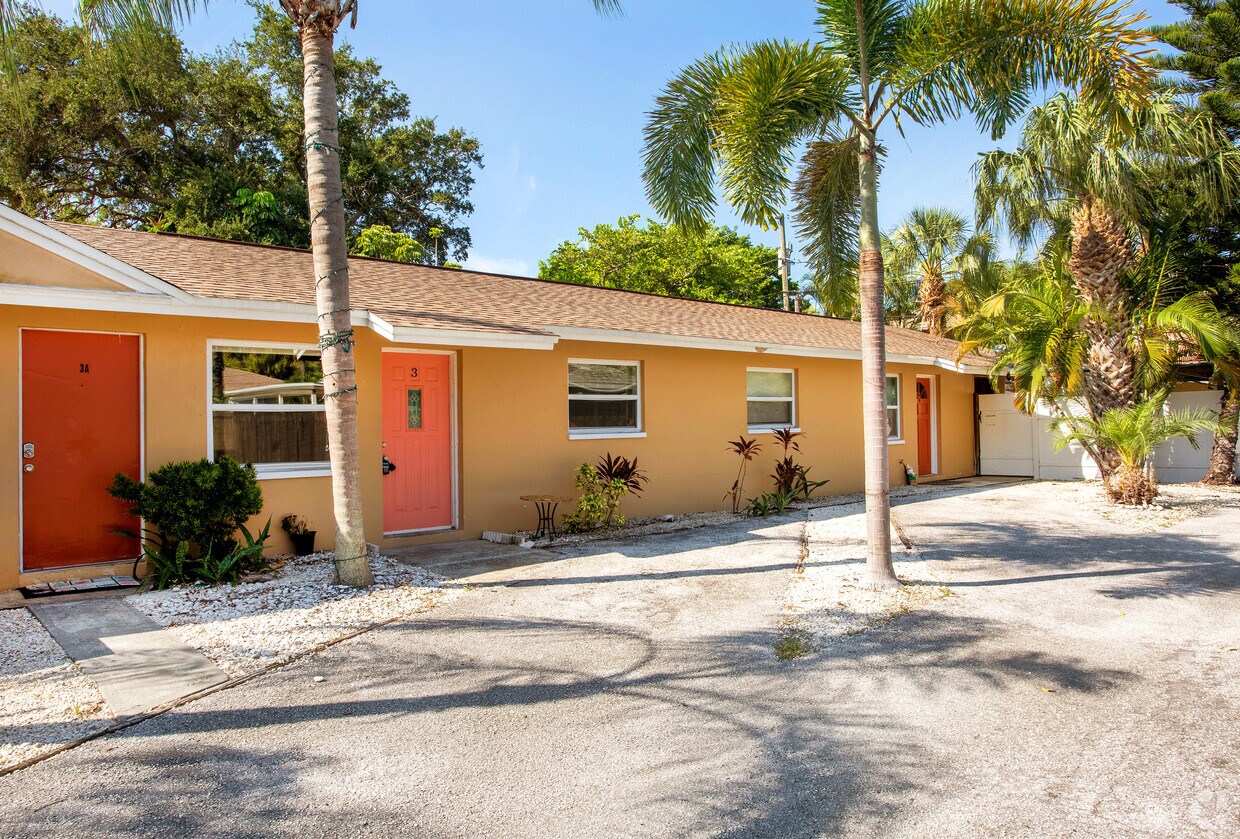 Primary Photo - 2504 Bay Blvd