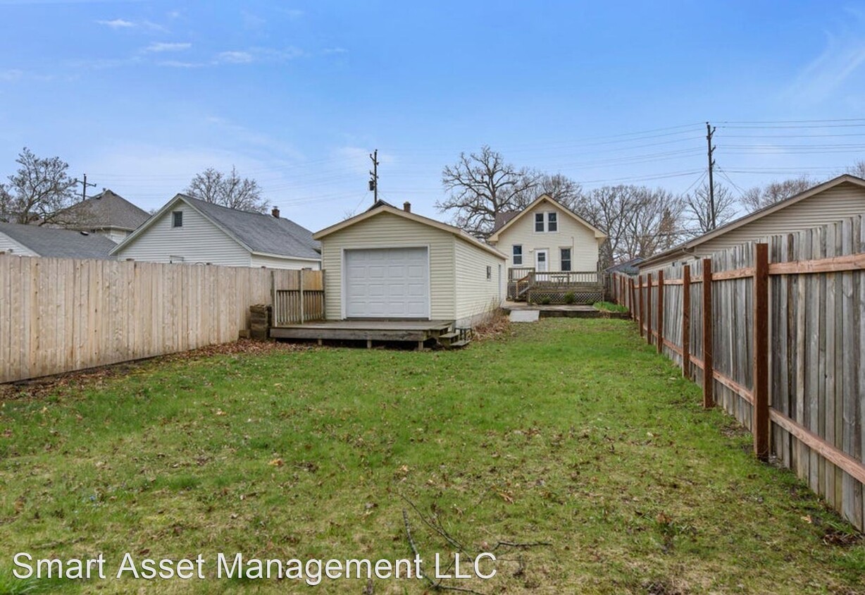 Building Photo - 3 br, 1.5 bath House - 401 Blaine Ave.