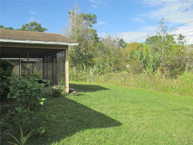 Foto del edificio - 1658 Quaker Ln
