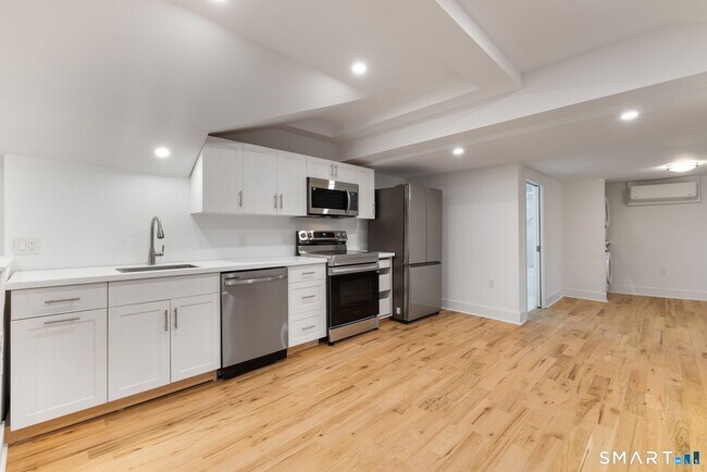 Building Photo - 523 Danbury Rd
