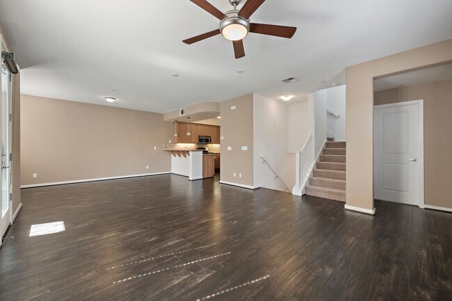 Foto del edificio - Luxury 2 Bedroom, 2.5 Bath Townhome Near D...