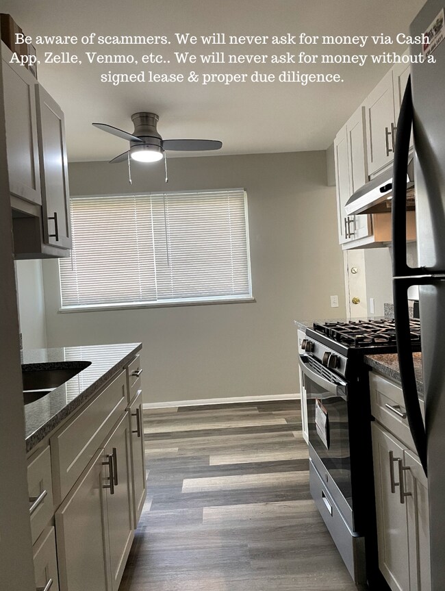 Building Photo - 2221 Empress Dr