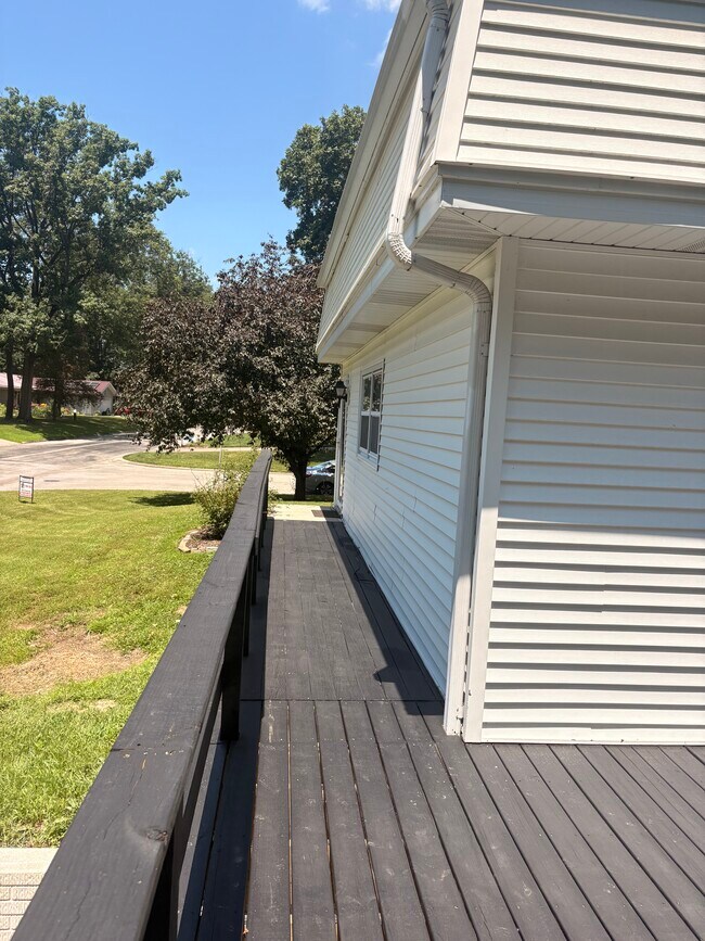 Building Photo - 501 Woodbine Dr