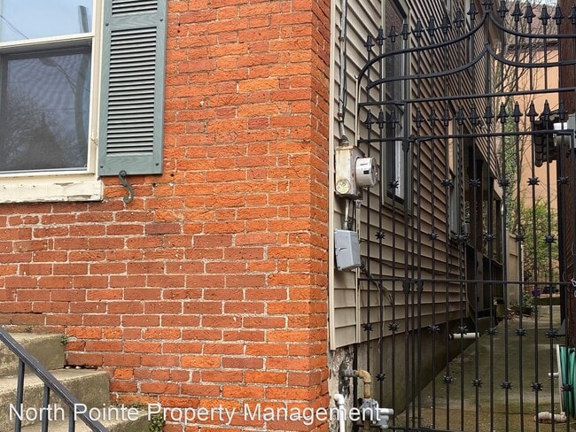 Building Photo - 3 br, 1 bath House - 452 E. Orange St.