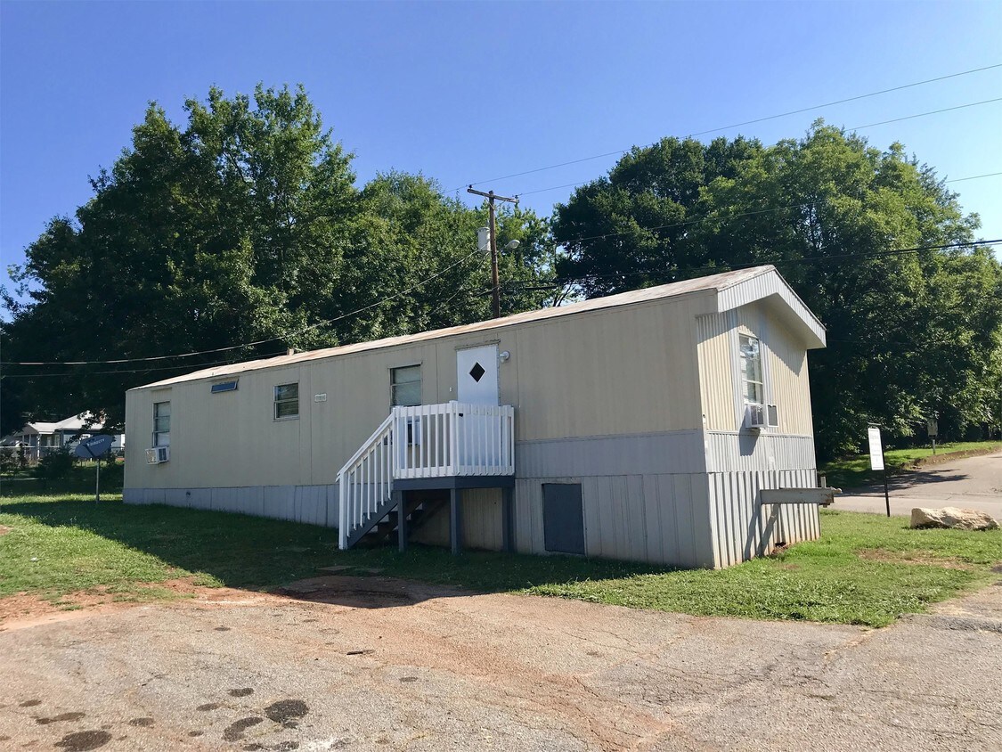 807 Edgemont Ave Unit 2, Greenville, SC 29617 Apartment for Rent in